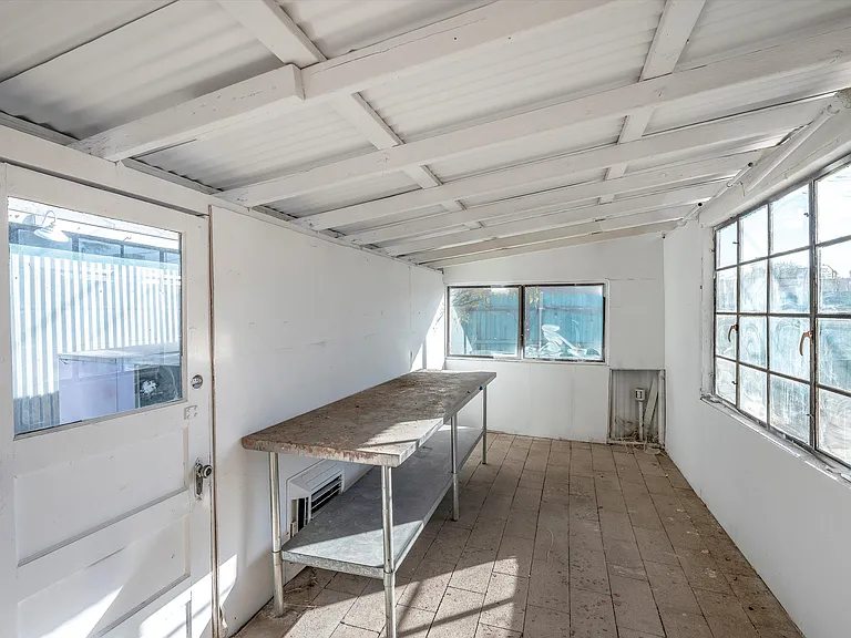 1112 W Huron St — Photo 22