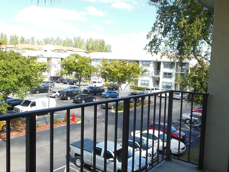 728 Executive Center Dr #31 — Photo 15