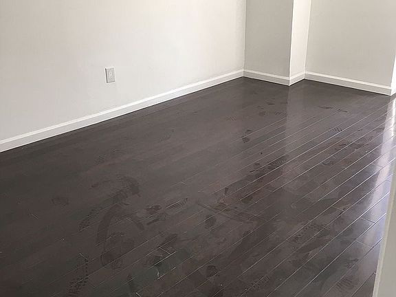 3rd image of 177-41 Leslie Road