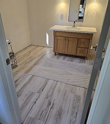 3rd image of 5517 Eastman Dr