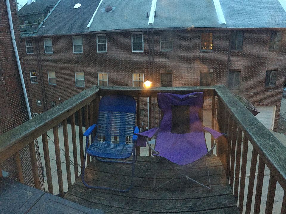 Deck off den