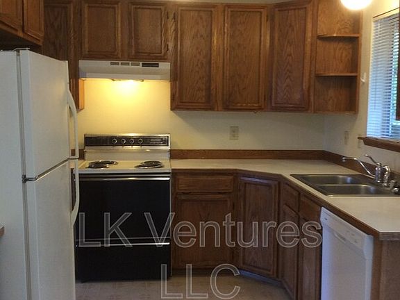 2nd image of 1035 NE Lombard Ct