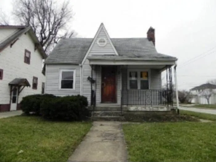 567 Larcomb Ave photo 1