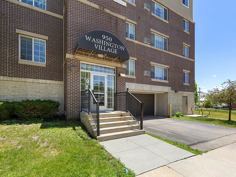 Washington Village West — Photo 10