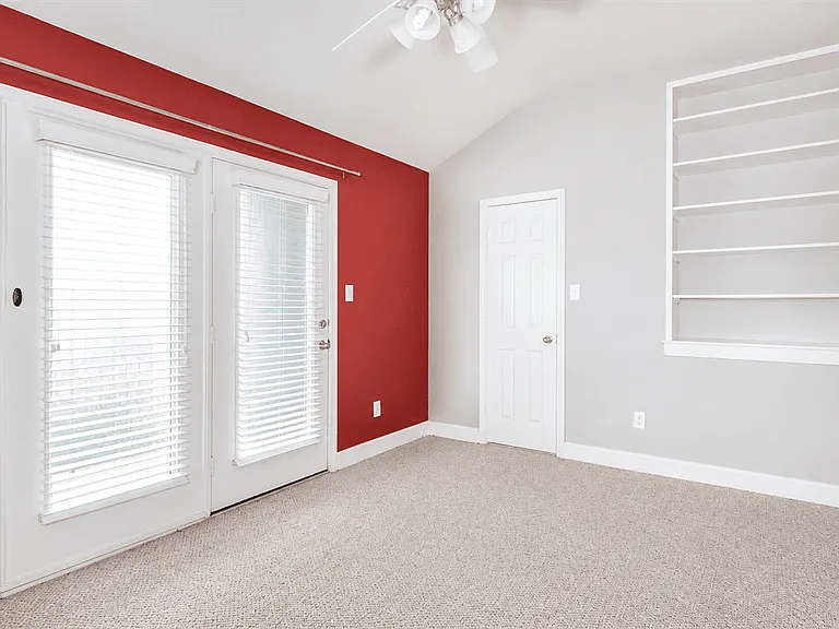 1720 Elgin St — Photo 17