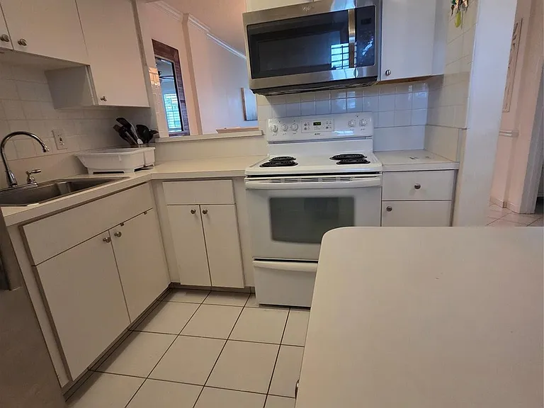 1333 E Hallandale Beach Blvd #305 — Photo 16