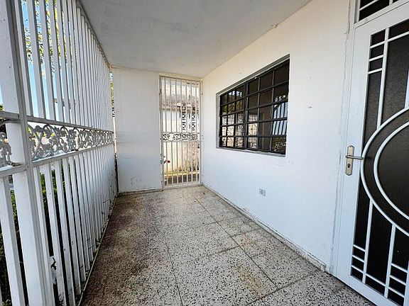 3rd image of P25009x Cc15 Calle A Urb Bayamon Gdns