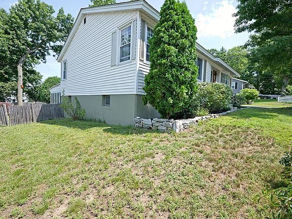 4th image of 148 Brunelle Avenue