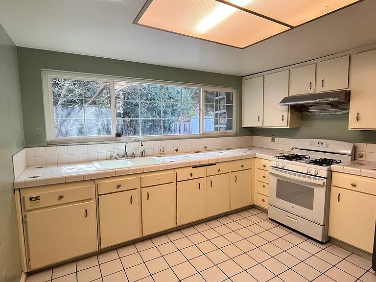 908 S Garfield Ave — Photo 5
