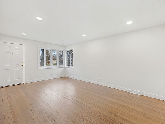 4th image of 7710 Linden Ave