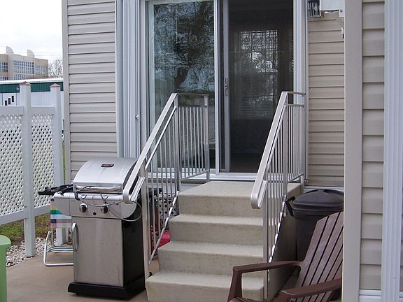 5th image of 7 Cordova Ln