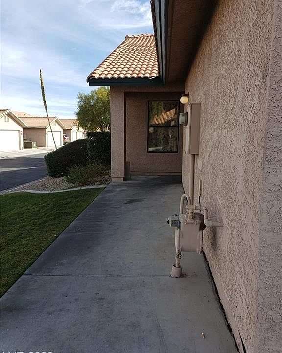 1st image of 328 Caracas Dr