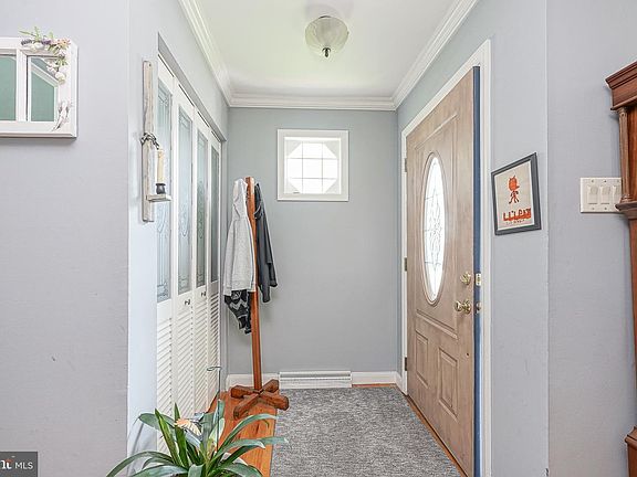 5th image of 28 Springlane Dr