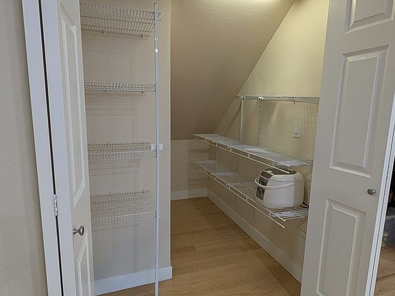 3rd image of 1069 Ilwaco Pl NE