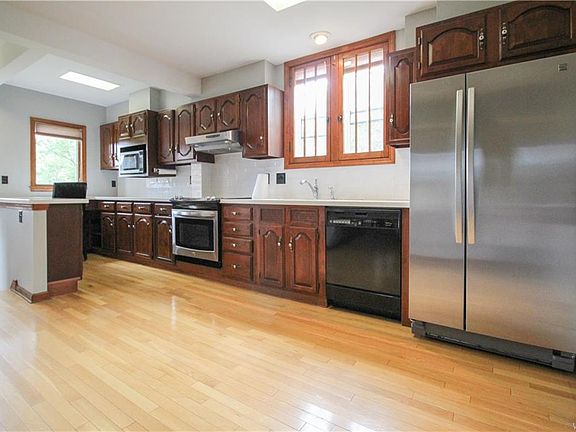 5th image of 420 Berryman Dr