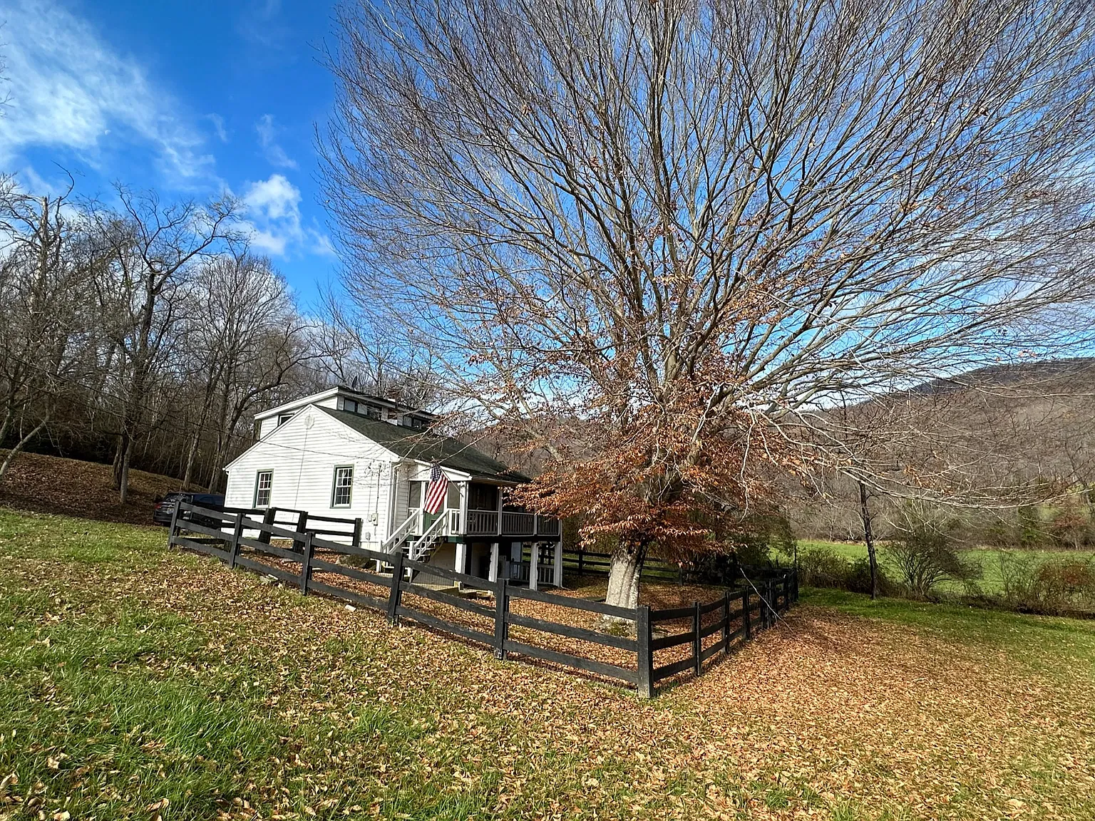 499 Winery Ln — Photo 1