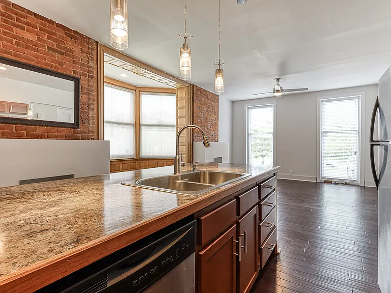 2352 Kemper Ln — Photo 17