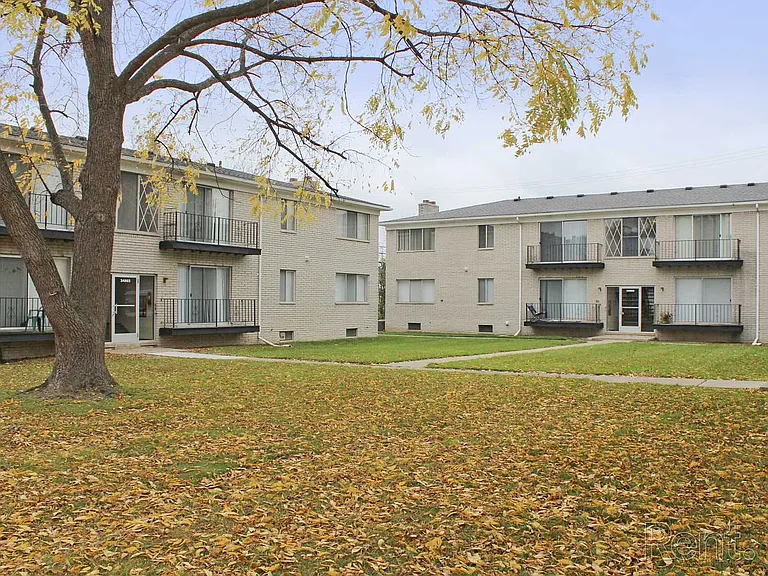 Pleasantview Manor Apartments — Photo 11