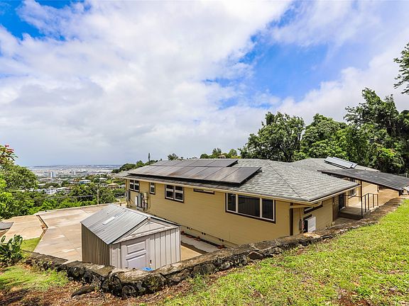 3rd image of 2490 Tantalus Dr