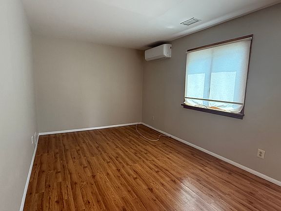 5th image of 94 Shotwell Ave #1