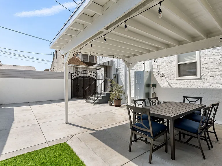 7410 S Hobart Blvd — Photo 38
