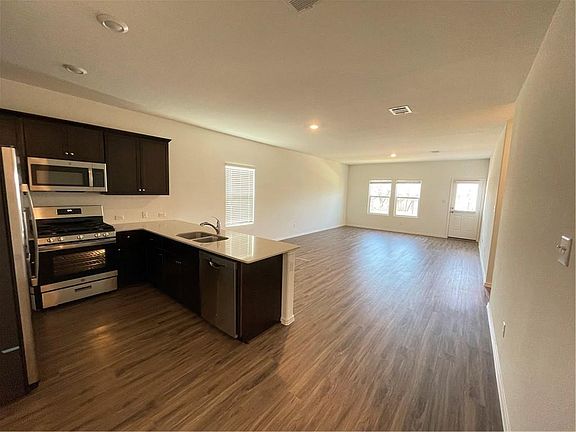 5th image of 604 Gabriels Bluff Dr