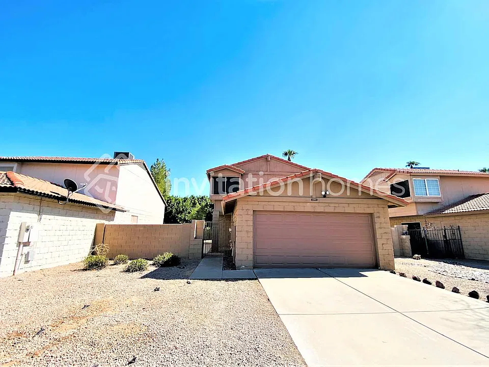 2717 W Estrella Dr