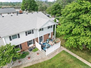 30404 Windsor Dr #38, Rockwood, MI 48173