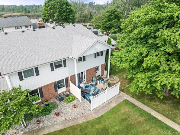 30404 Windsor Dr #38, Rockwood, MI 48173