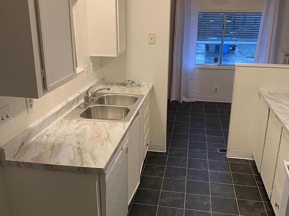 3rd image of 8282 Murray Ave #10