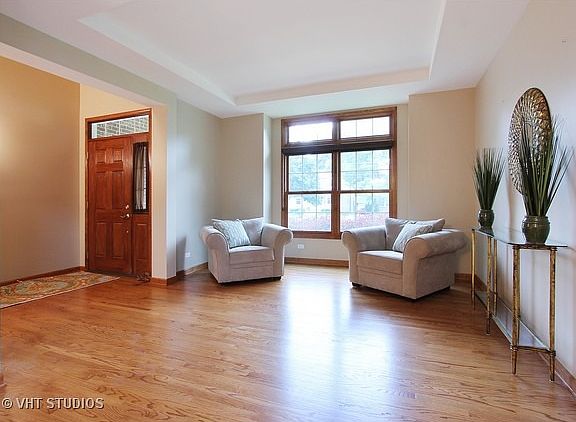 3rd image of 560 S Fairfield Ave