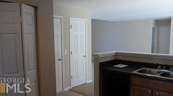 4th image of 664 W Oaks Dr