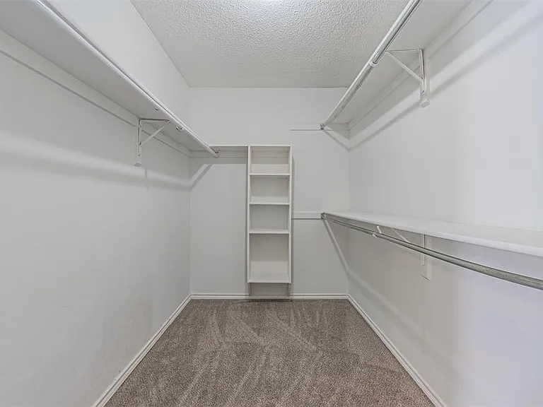 2801 Cambridgeshire Dr — Photo 28