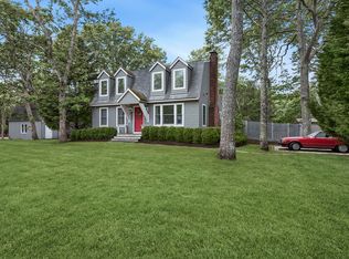 687 Accabonac Rd, East Hampton, NY 11937