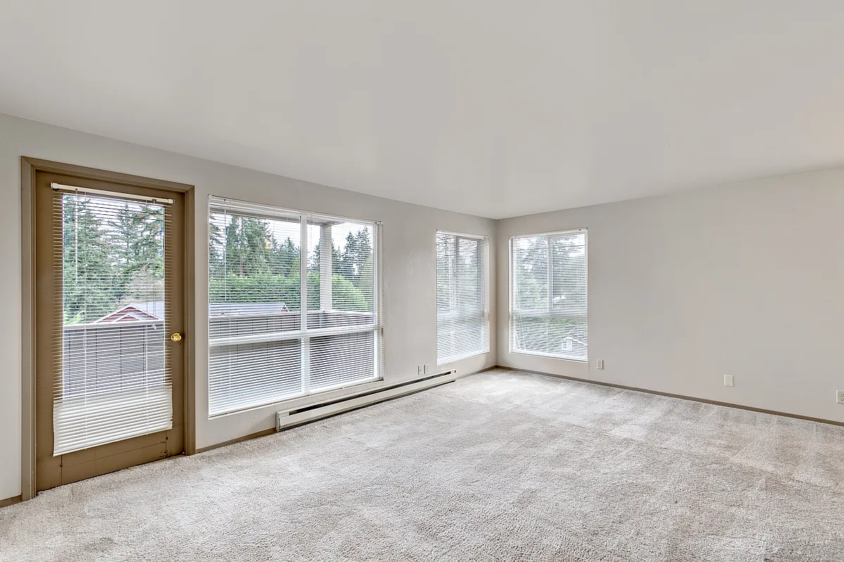 Building Photo - 12520 Roosevelt Way NE #402
