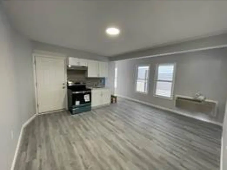 107-109 Highland St #2L — Photo 3