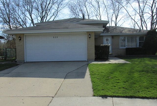 1st image of 909 E Bradley Ct
