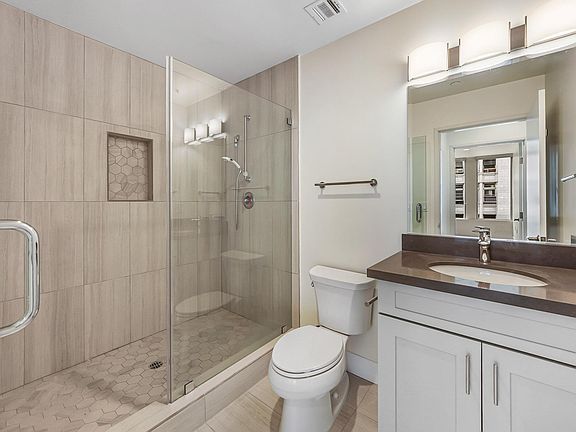 3rd image of 601 S Broadway #308