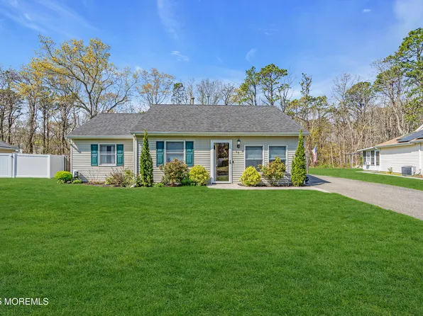 35 Chestnut Way Circle, Barnegat, NJ 08005