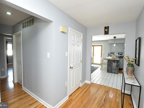 5th image of 44 Greenbrook Dr