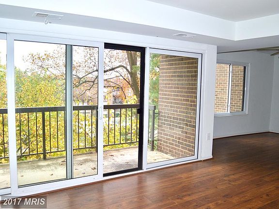 4th image of 9715 Kings Crown Ct
