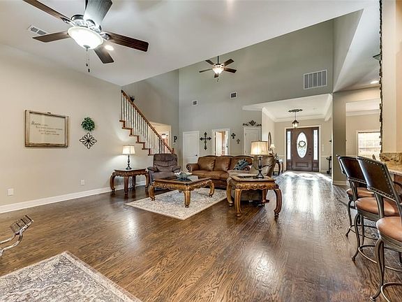 5th image of 1521 Shields Ave