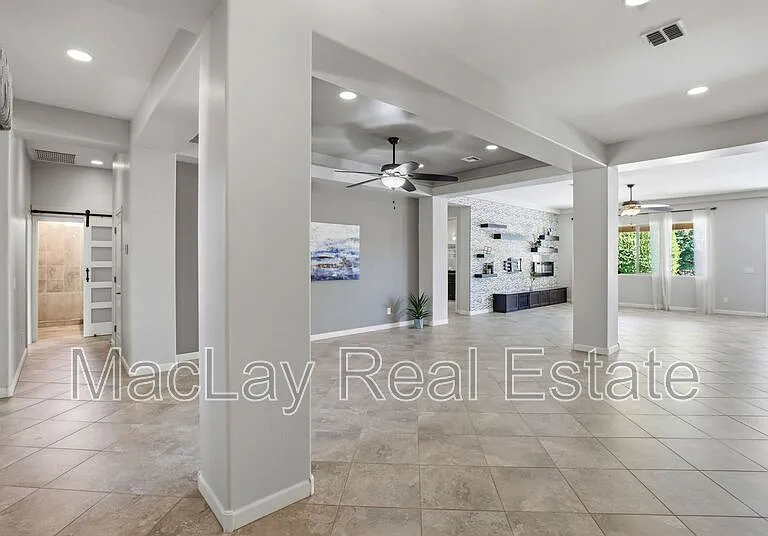 1142 E Bajor St — Photo 6