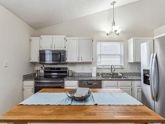 2nd image of 3270 Gurtis Dr