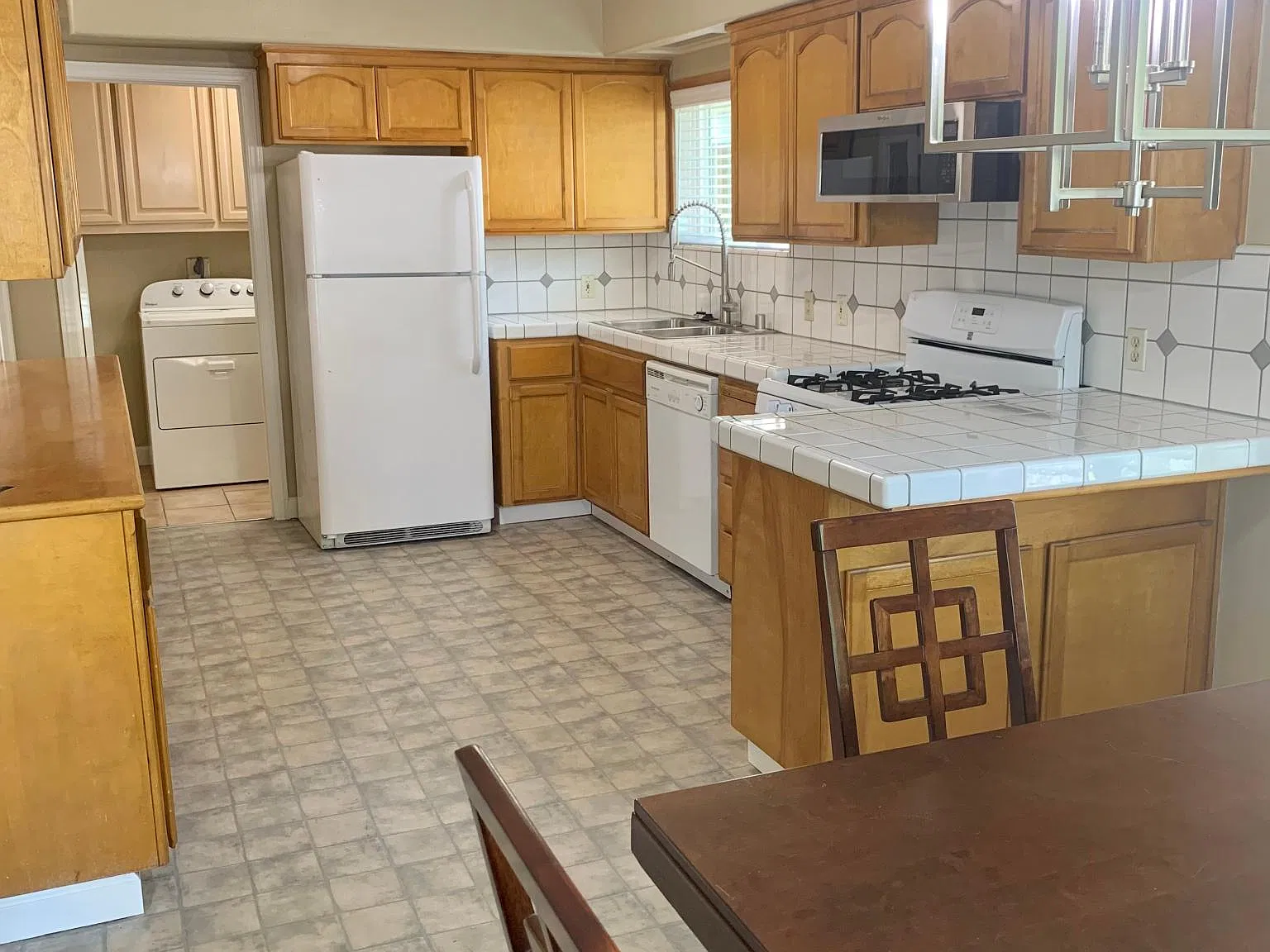 284 Elmwood St — Photo 4