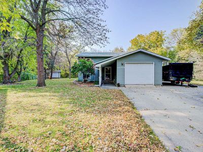 702 Vine Ct, Montgomery, MN, 56069