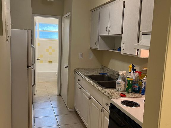 2nd image of 807 NW 4th Ave APT 2