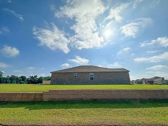 3rd image of 501 E Kinder Ct