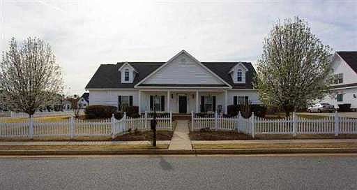 2nd image of 301 Live Oak Ct