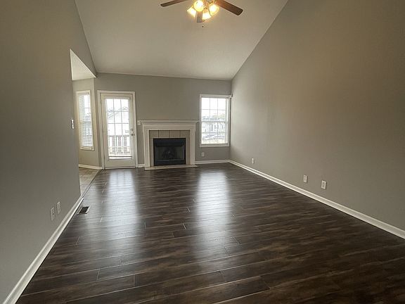 5th image of 399 Paris Dr